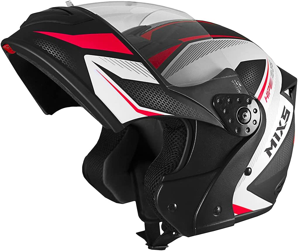 Na imagem há um capacete da cor preta com a viseira e queixeira levantada, que é um dos tipos de capacete de moto